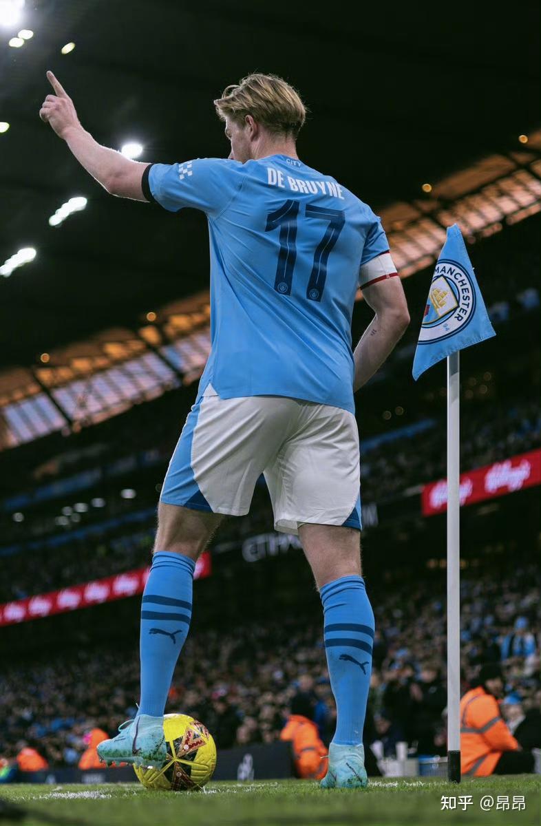 为什么主审主审在比赛中频繁向投手提供磨搓后的新球以防异物