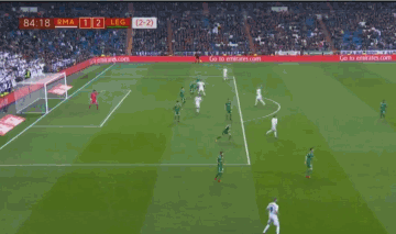 前锋远射破门，全场欢呼